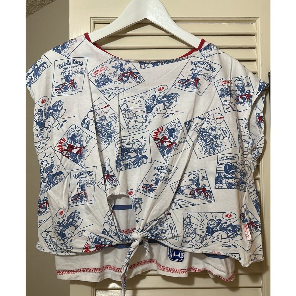 Hongkong Disneyland layered top Donald Duck